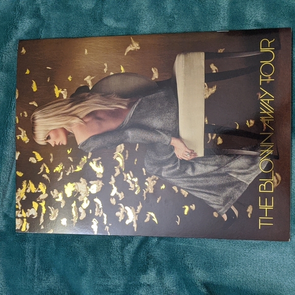 Carrie Underwood Tour Book From Blown Away! - Picture 2 of 3